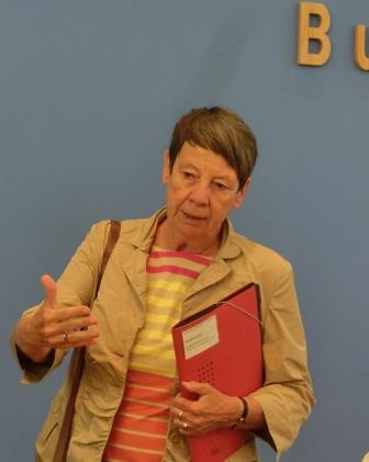 berbara-hendricks-in-bpk-nach-vorstellung-des-umweltprogramms-2030-foto-gerhard-hofmann-agentur-zukunft-fuer-solarify